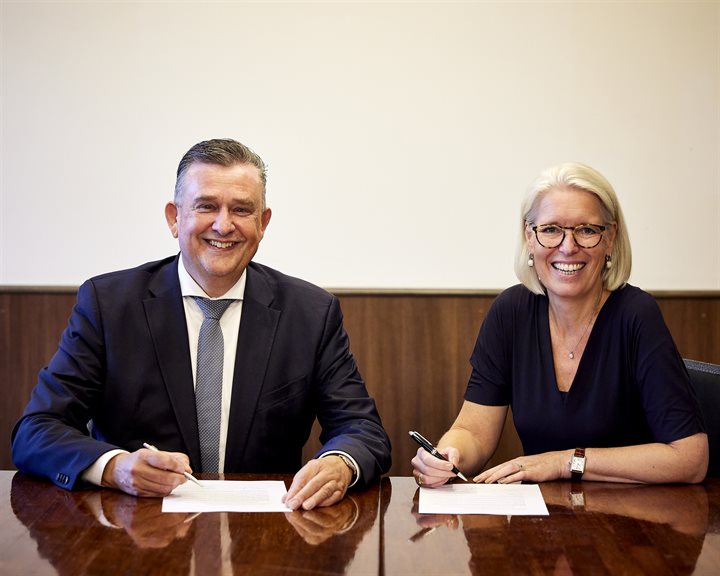 Gouverneur Emile Roemer en Chantal Nijkerken-de Haan, de nieuwe waarnemend burgemeester.